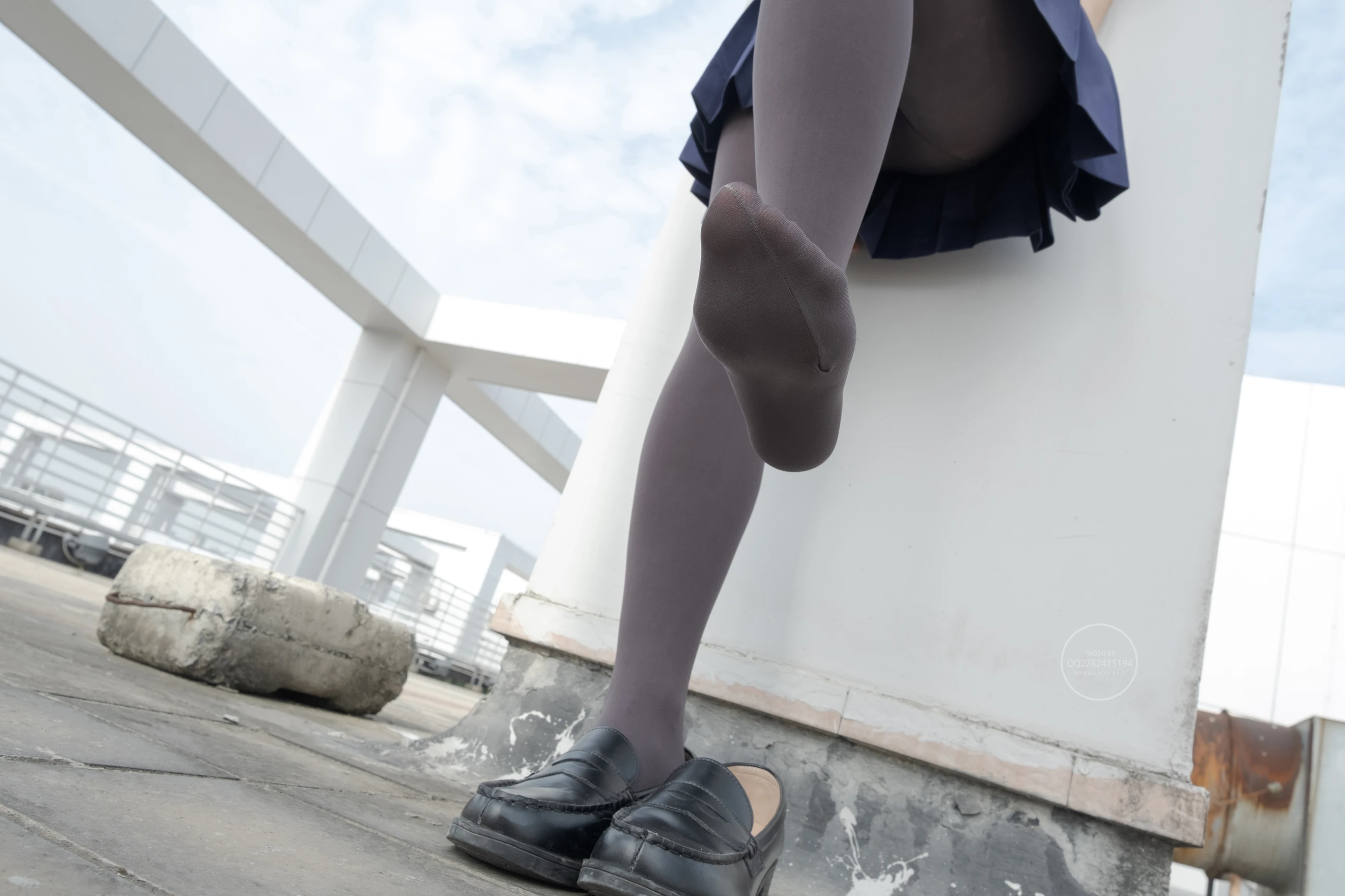 森萝财团 有料 NO.039 小香 天台上的JK灰丝美少女 [90P]插图1